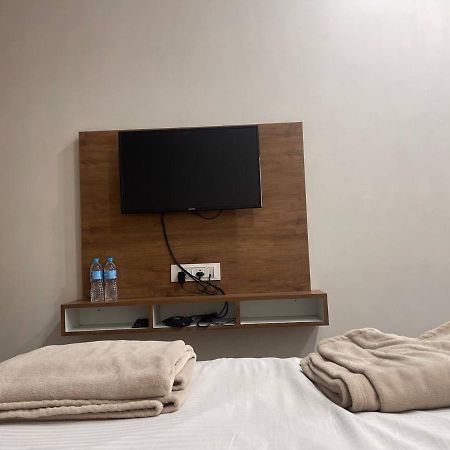 Hotel Nilkanth Navsari エクステリア 写真