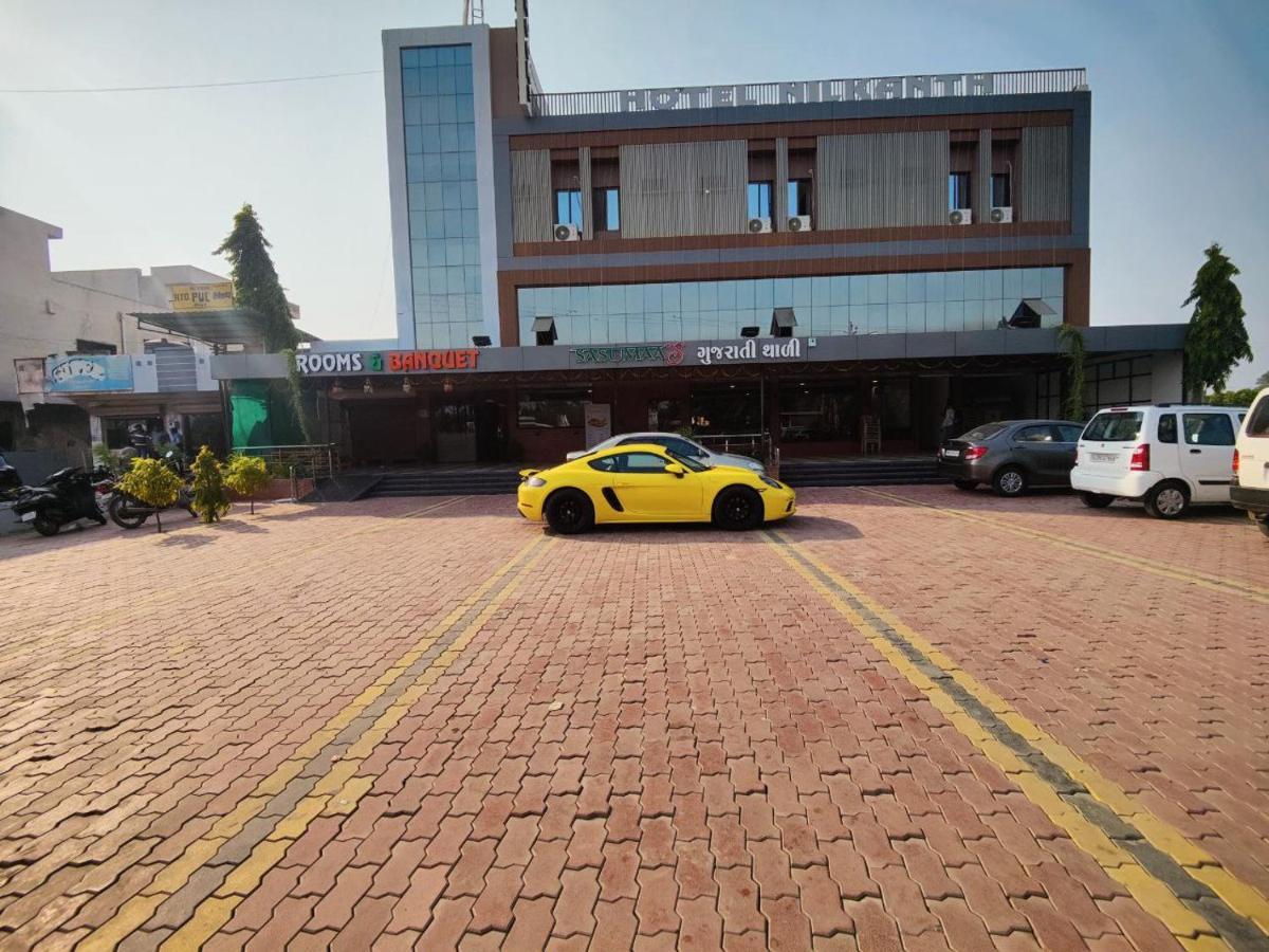 Hotel Nilkanth Navsari エクステリア 写真