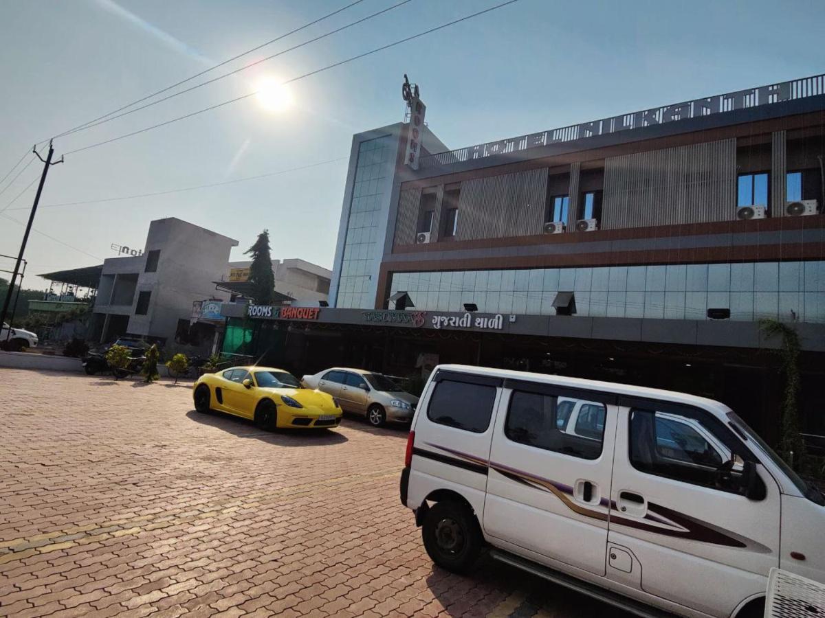 Hotel Nilkanth Navsari エクステリア 写真