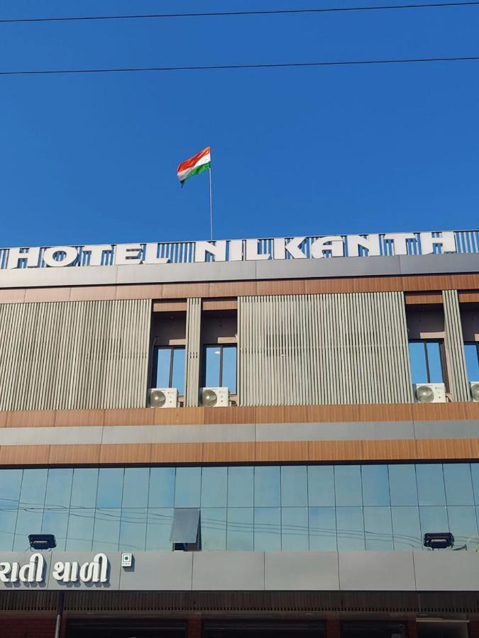 Hotel Nilkanth Navsari エクステリア 写真