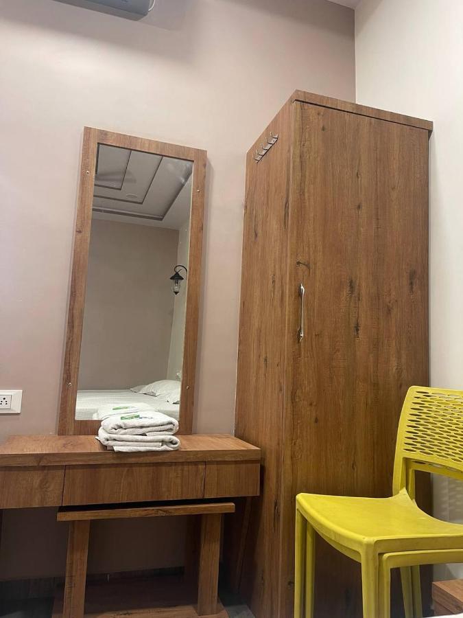 Hotel Nilkanth Navsari エクステリア 写真