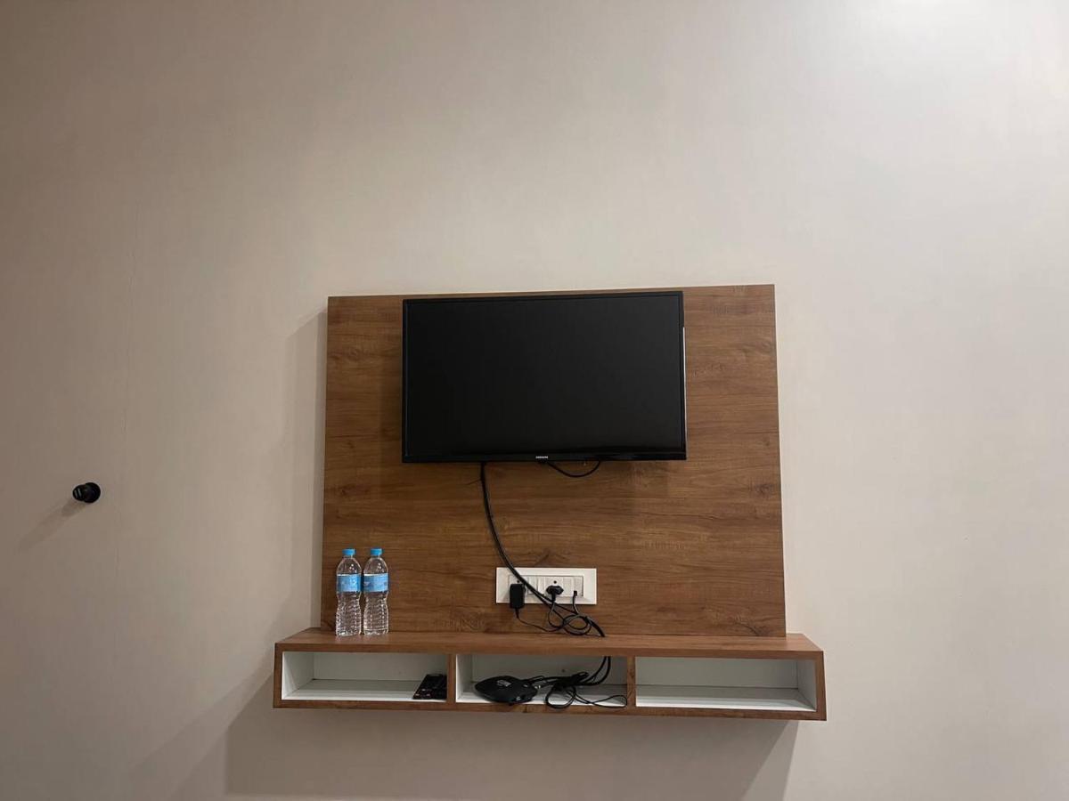 Hotel Nilkanth Navsari エクステリア 写真