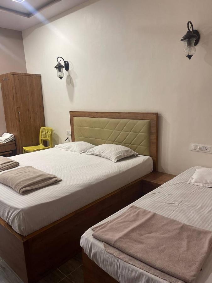 Hotel Nilkanth Navsari エクステリア 写真