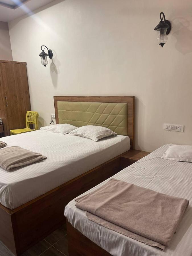 Hotel Nilkanth Navsari エクステリア 写真