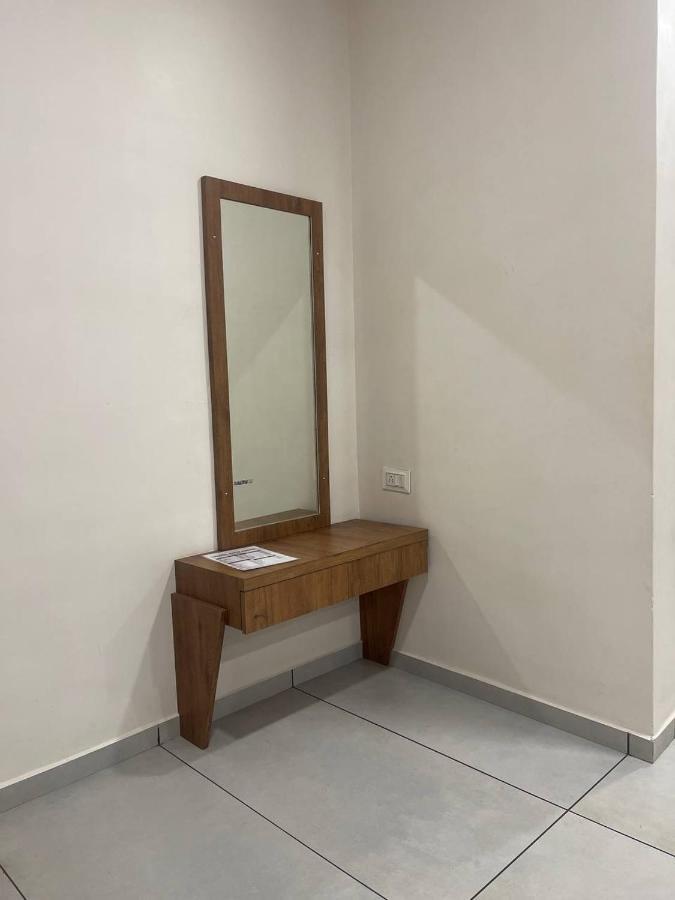 Hotel Nilkanth Navsari エクステリア 写真