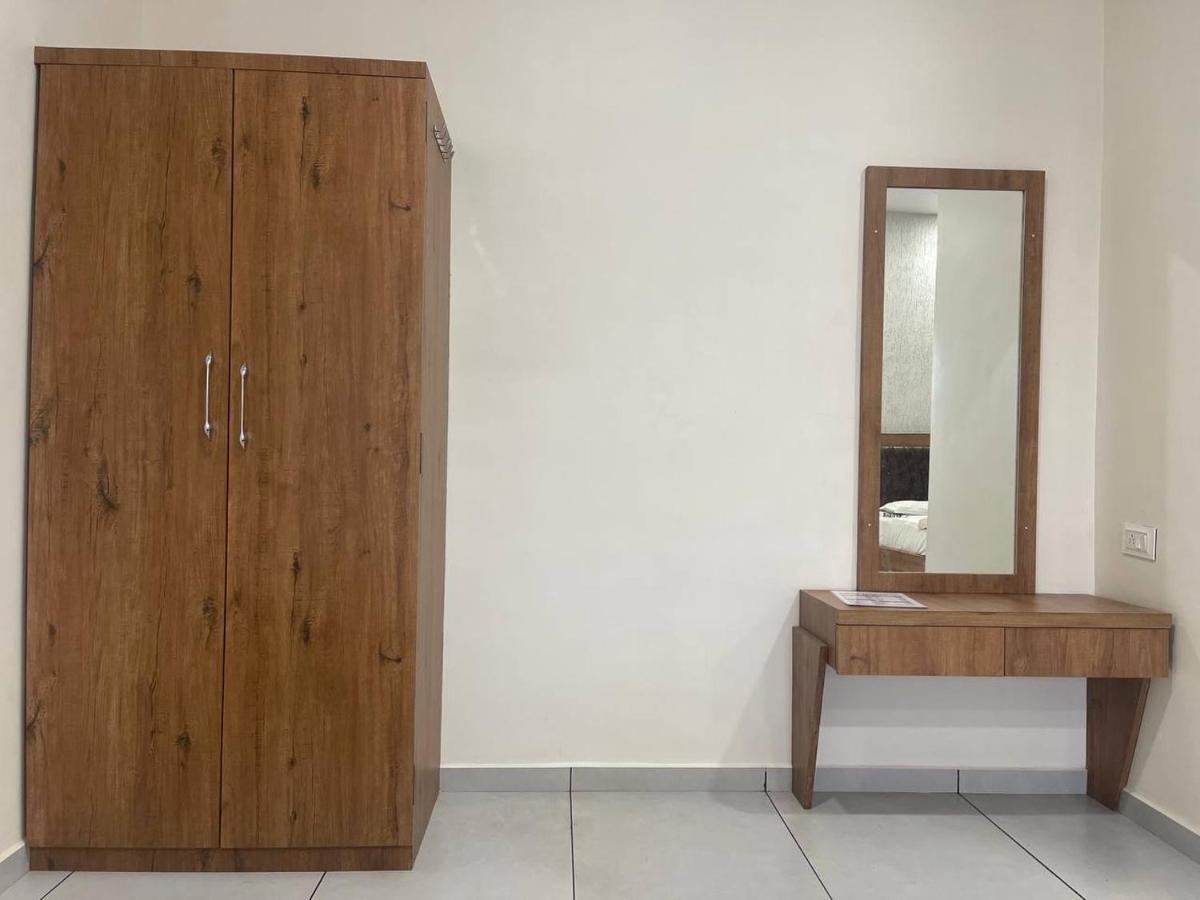 Hotel Nilkanth Navsari エクステリア 写真