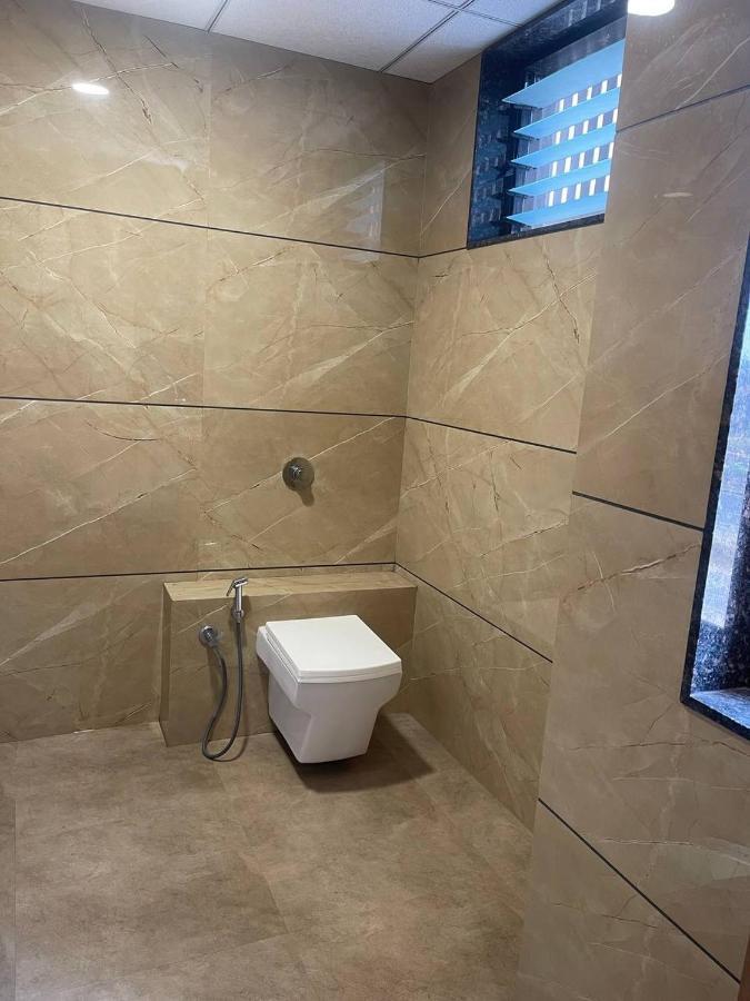 Hotel Nilkanth Navsari エクステリア 写真