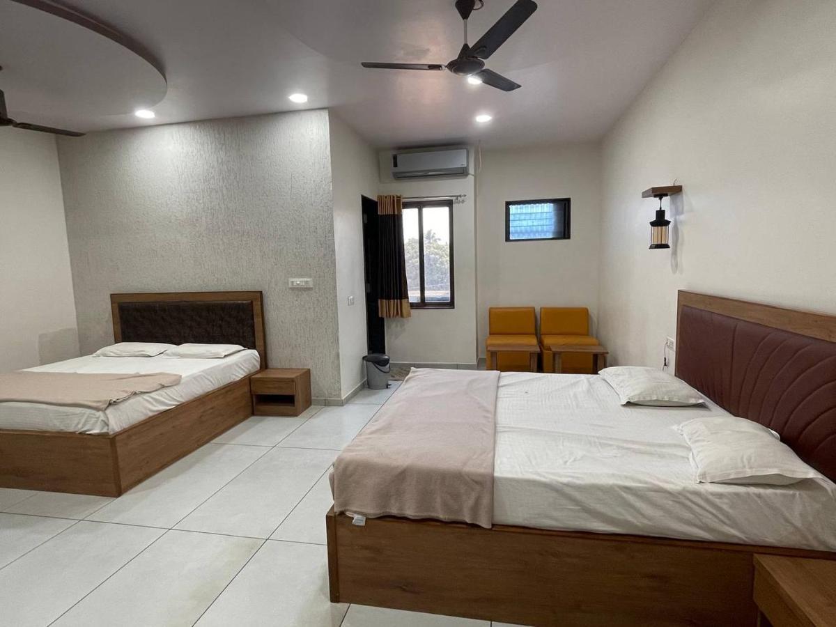 Hotel Nilkanth Navsari エクステリア 写真