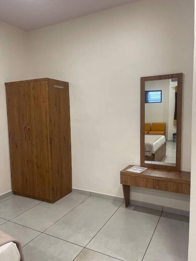 Hotel Nilkanth Navsari エクステリア 写真